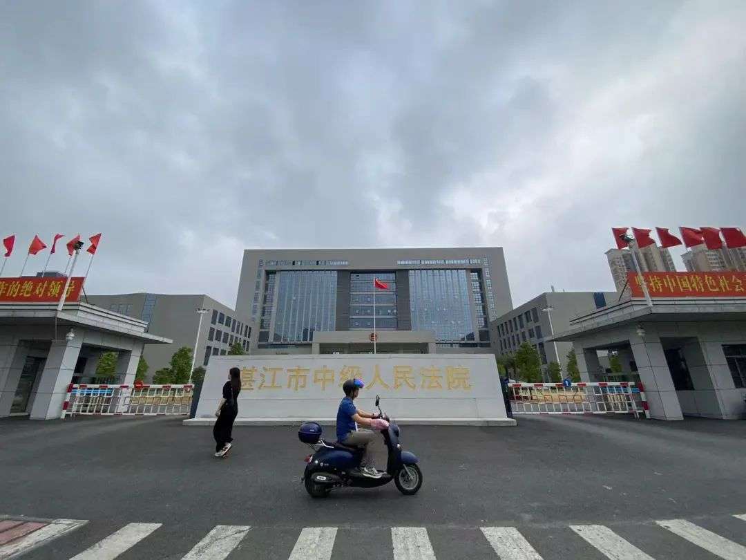 男子被控参与绑架勒索判17年后申诉，同案犯称不认识他