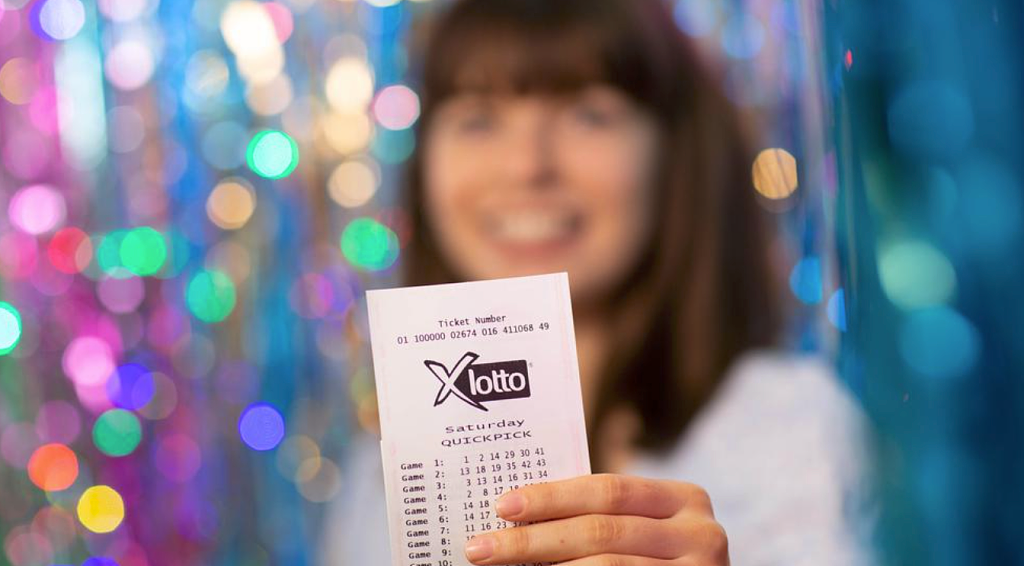 澳女偶然检查彩票，才发现自己中了$330万（组图） - 1