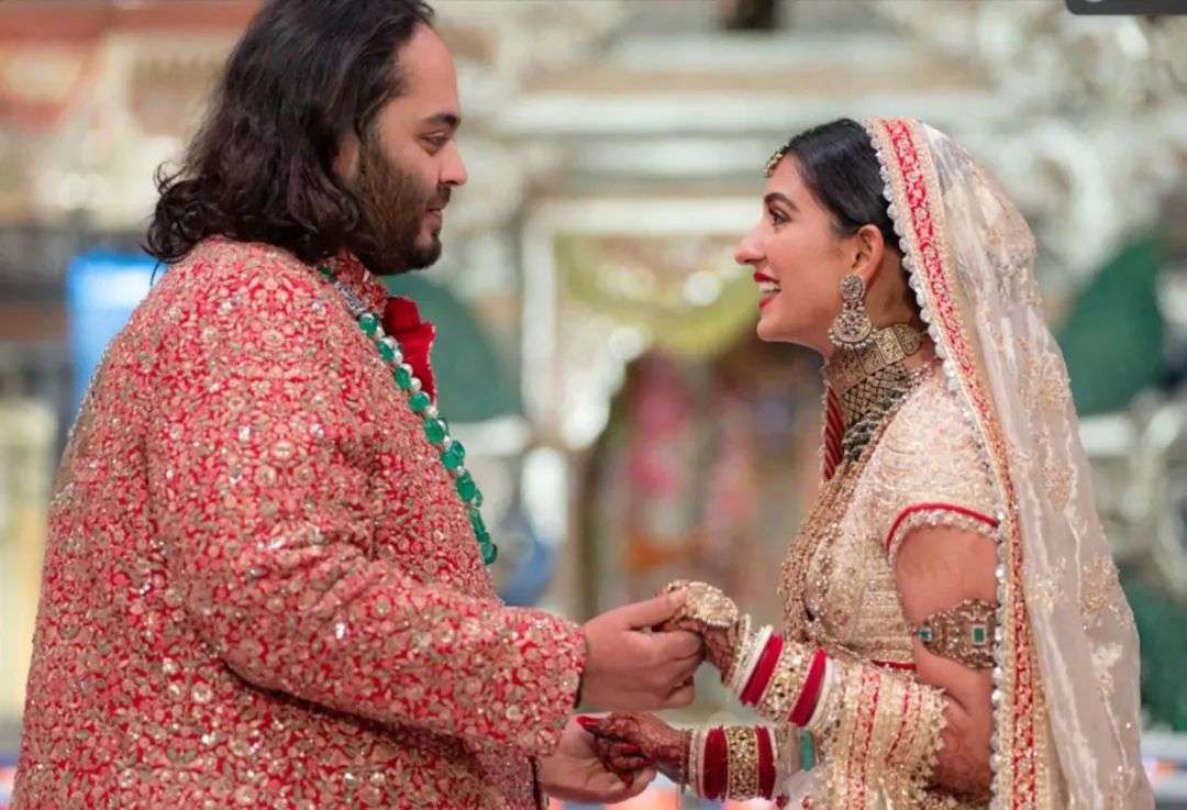 Anant Ambani and Radhika Merchant wedding: Celebrity guests arrive for  lavish star studded ceremony | CNN