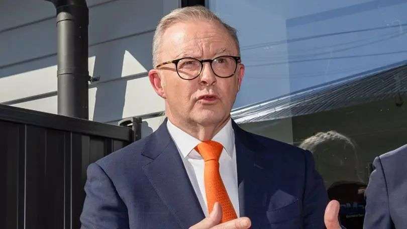 总理安东尼·阿尔巴尼斯 (Anthony Albanese) 在维多利亚州进行竞选活动。