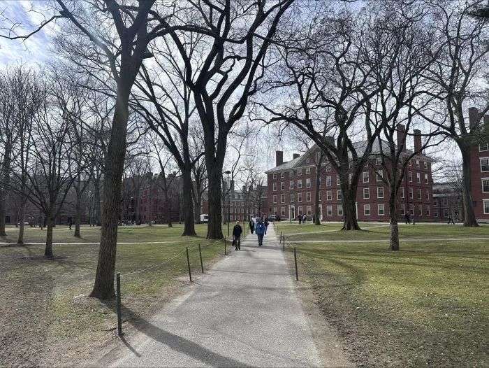 哈佛大学校园，该校正在抵制政府的要求。