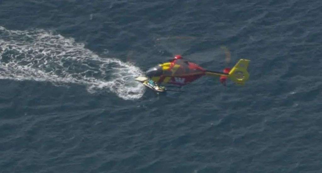 最新!新州多人被大浪卷入海中,4人溺亡,1人至今下落不明(组图) - 2