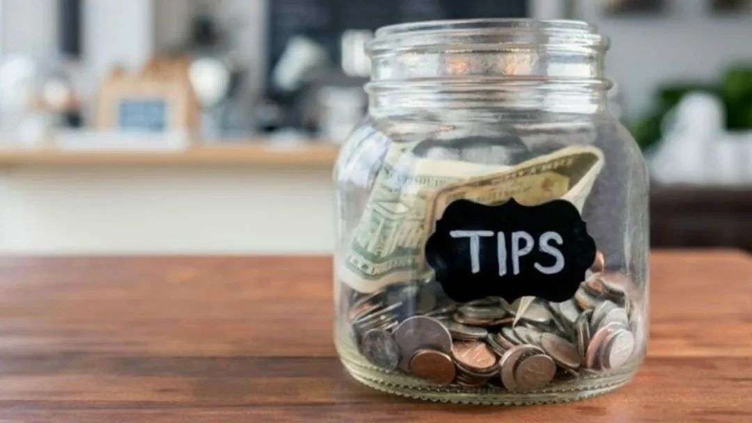 Debate erupts after a Sydney KFC puts out a tip jar | news.com.au —  Australia's leading news site
