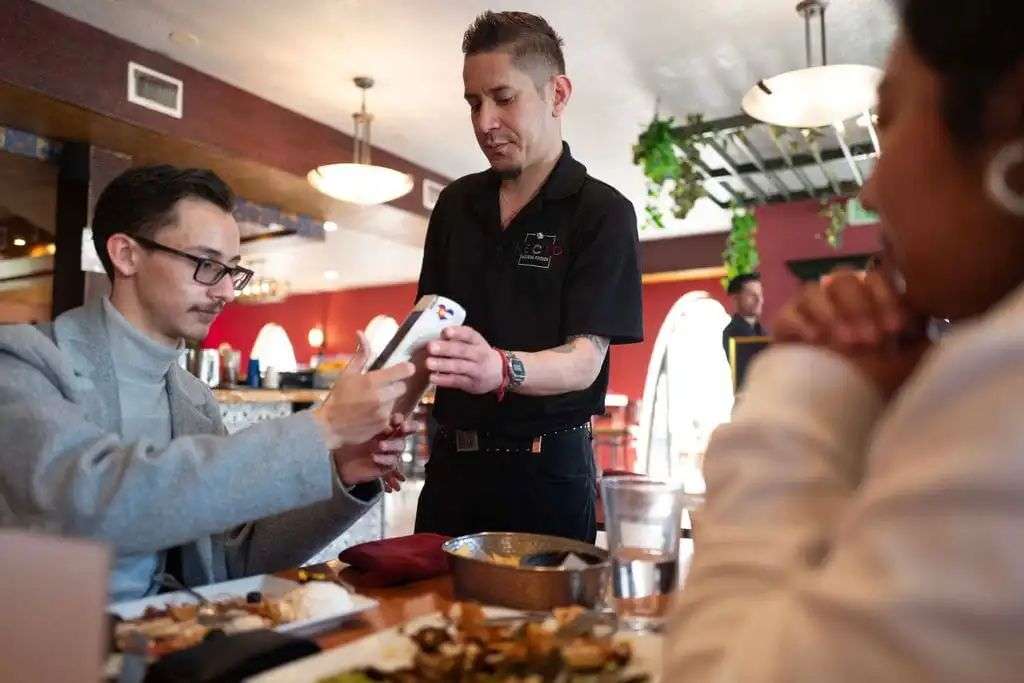 How much should you tip at a restaurant?