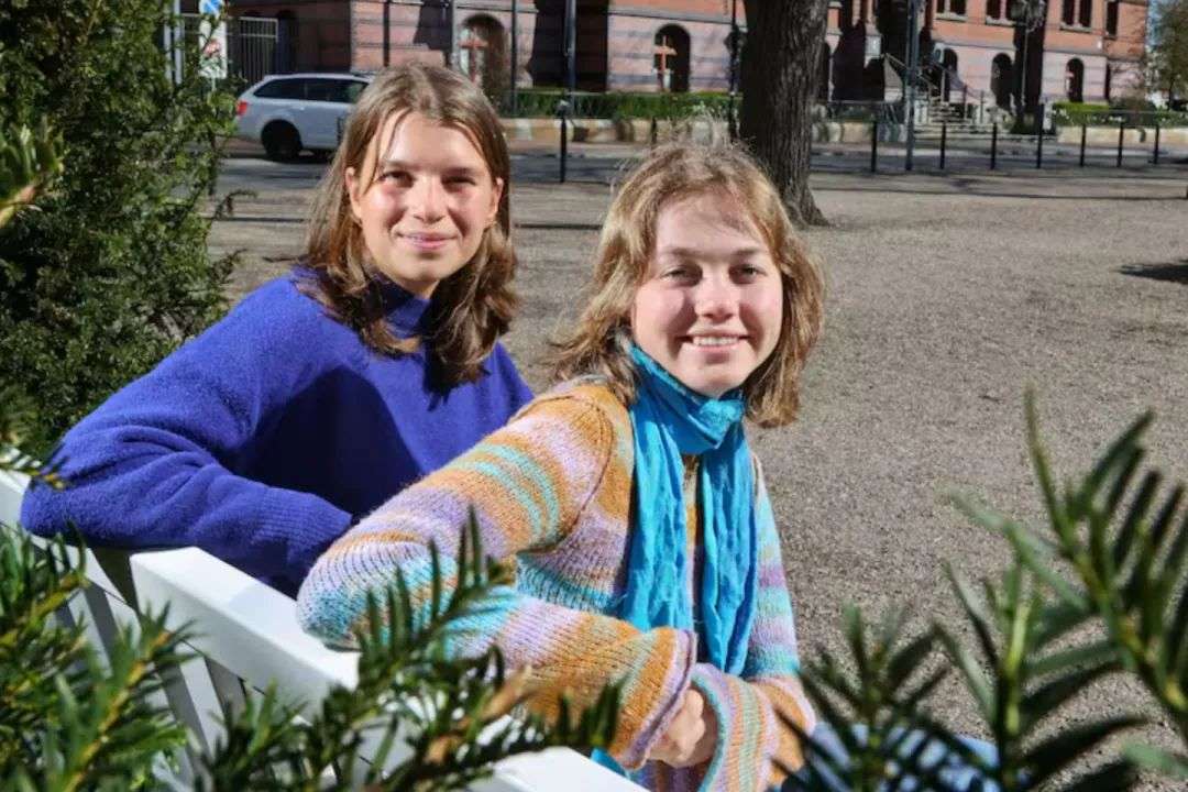 德国背包客夏洛特·波尔（Charlotte Pohl）和玛丽亚·莱佩尔（Maria Lepere）从新西兰抵达檀香山后被驱逐出境。图片/供图