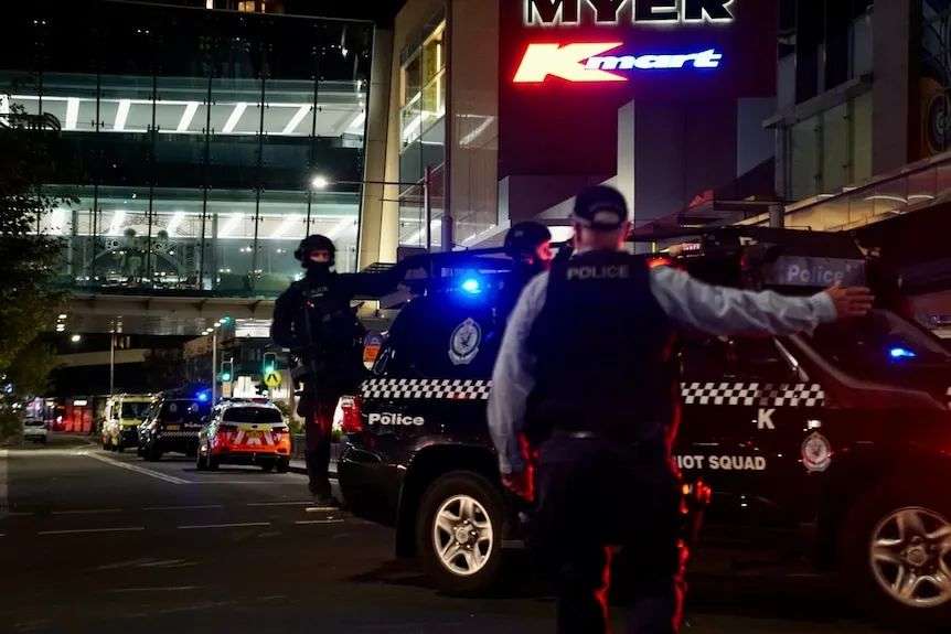Riot squad police at Westfield Bondi Junction 130424