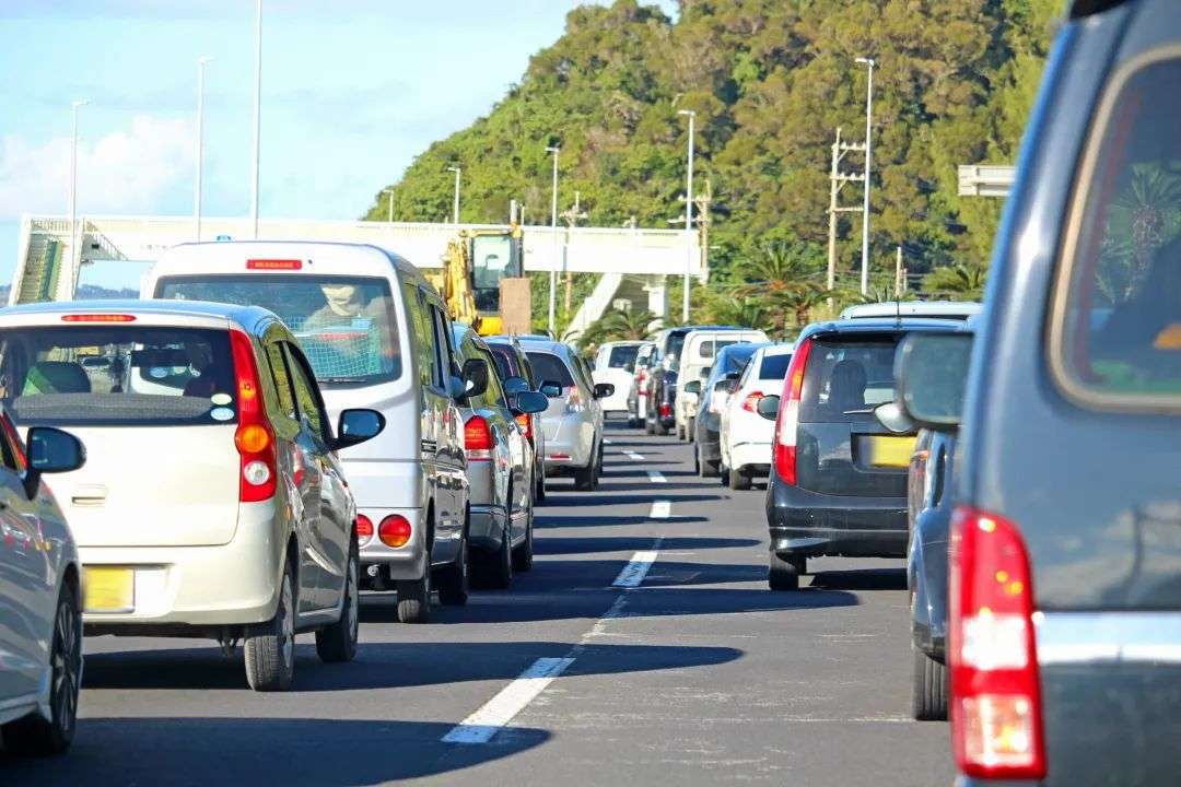 澳洲自駕遊2025攻略：租車、交通規則、泊車、油費及親子遊、自由行注意事項
