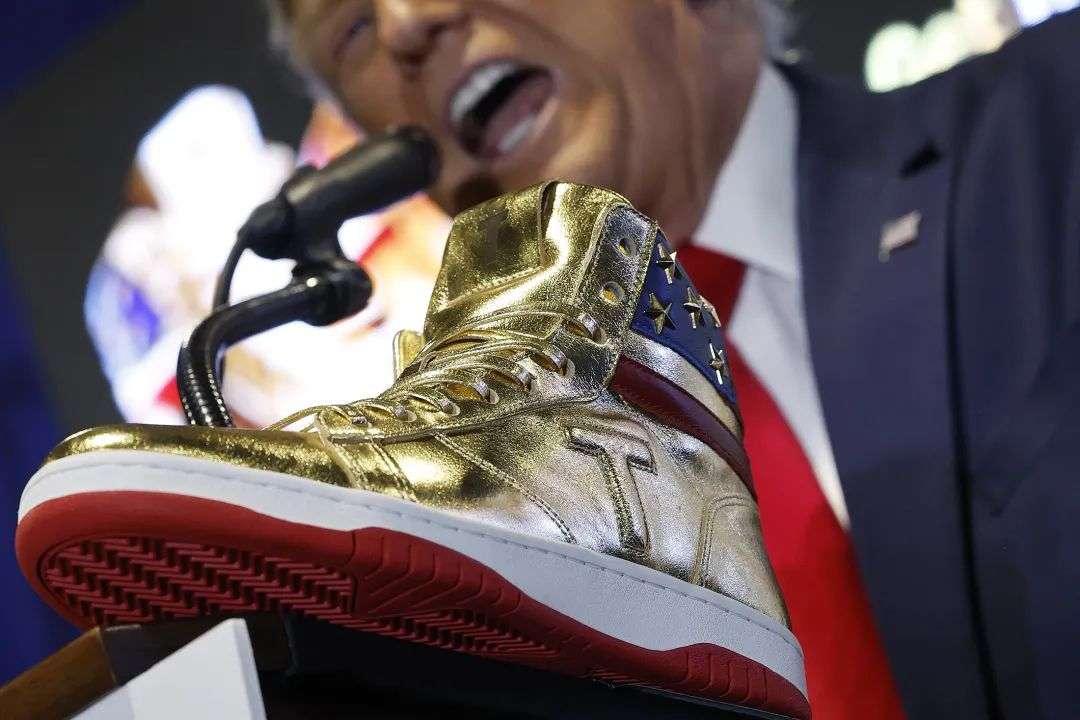 Skechers outlet trump shoes