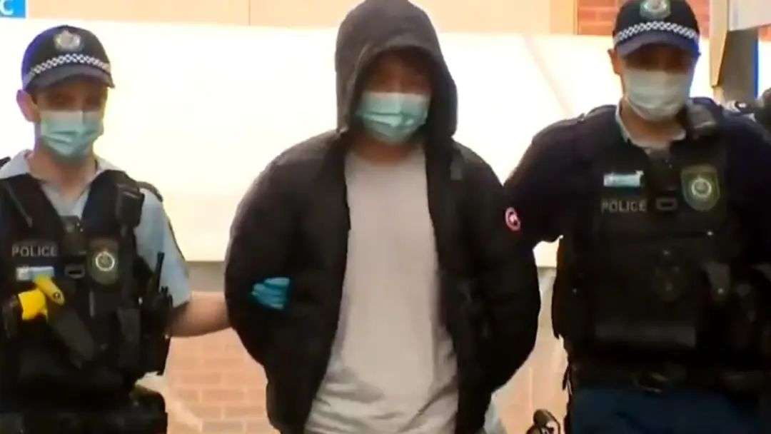 赵某承认，在意识到闫女士已死亡后，将她的尸体放入了箱子，并声称自己在当晚吸食了一氧化二氮。图片：提供/第九频道