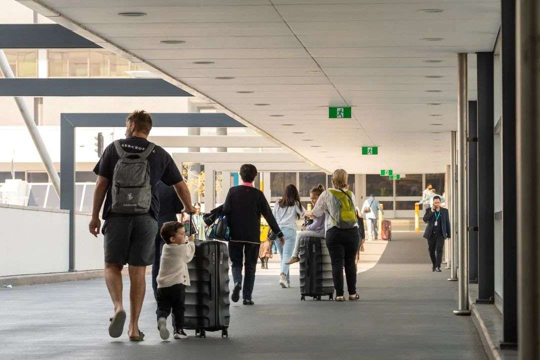 Welcome to Sydney Airport - Flight Info, Parking, Hotels, Shopping and more