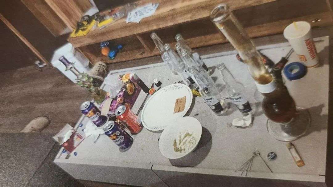 警方突击搜查温斯莱特的住所时，发现她吸毒的证据随处可见。图片/供图
