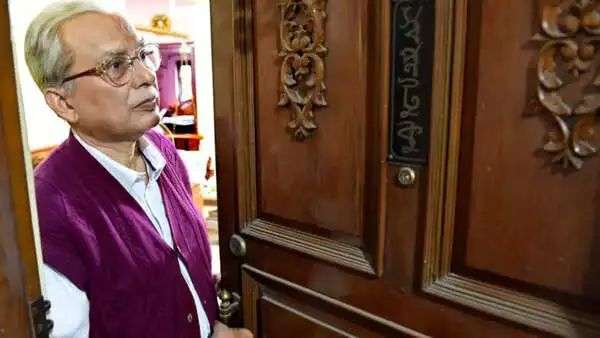 In Kolkata, 65-year-old man installs wife's silicone statue after Covid  snatches her away | Kolkata News - Times of India