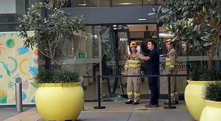 澳购物中心又双叒出事！Myer冒出滚滚浓烟，警报声四起，顾客紧急疏散（视频/组图） - 4