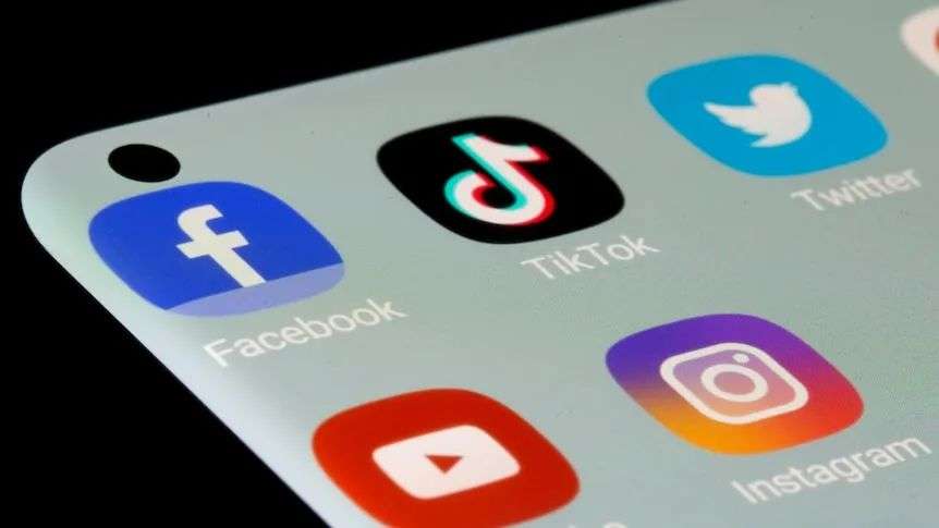 The apps listed on a phone screen.