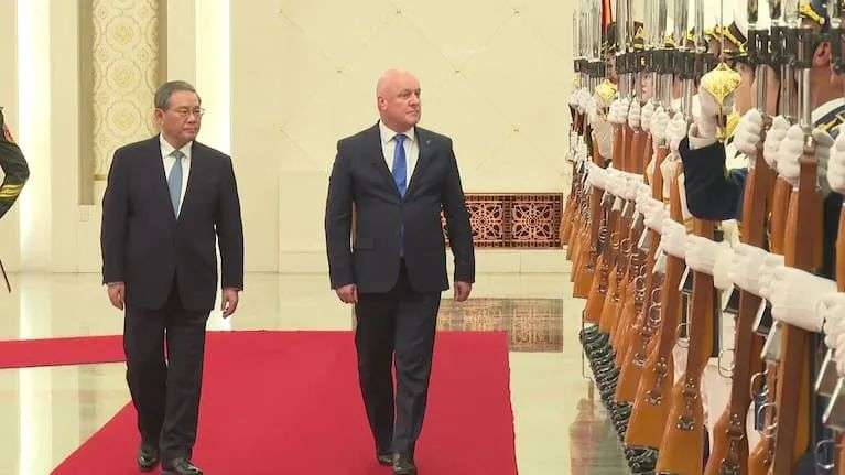 丹麦总理克里斯托弗·卢克松在北京人民大会堂会见李强总理。
