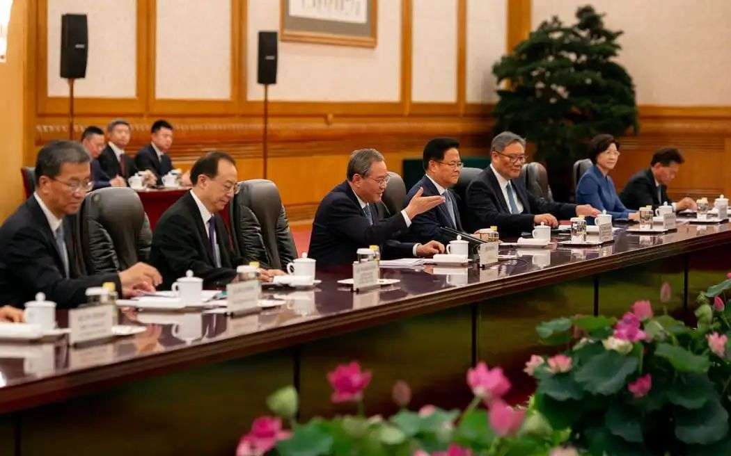 在人民大会堂举行的正式欢迎仪式。
