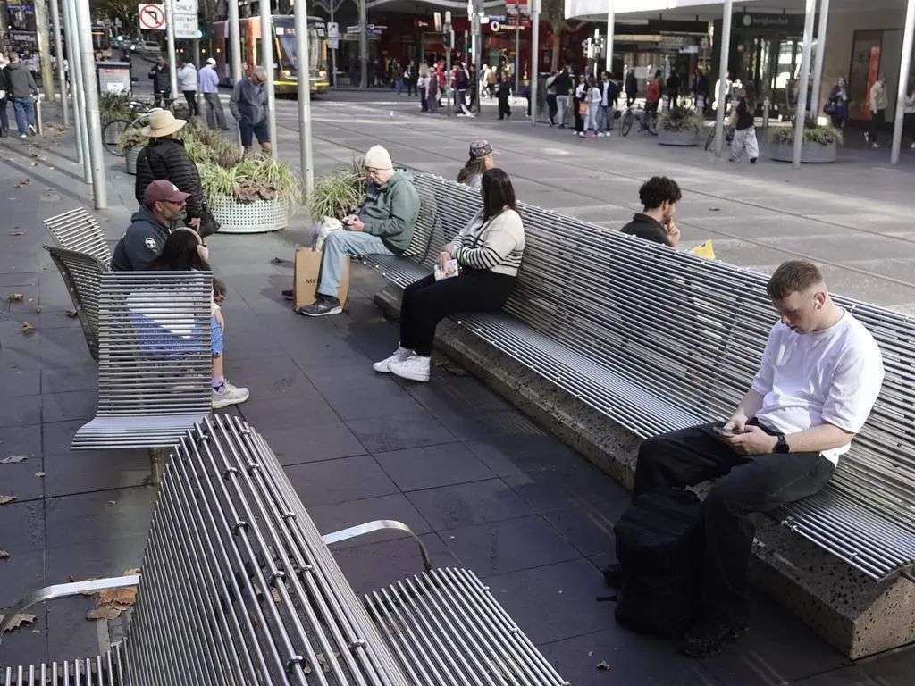 The report found young Aussies are dealing with the financial consequences of university education for years longer. Picture: NewsWire / Valeriu Campan