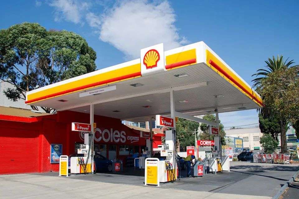 Some Americans joked that Aussies can be trusted to go inside and pay after buying petrol. Photo: Getty