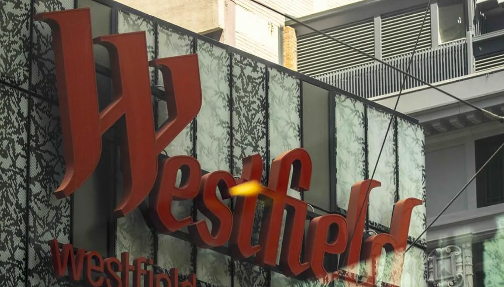 突发！悉尼Westfield惊现持刀伤人，一男一女被刺伤（图） - 1