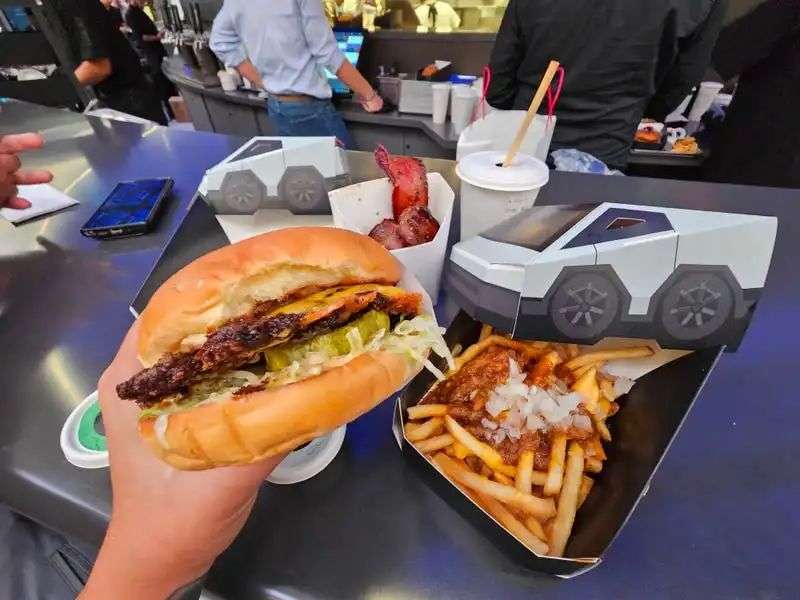 The Tesla Diner Grand Opening Was Surreal and Fun; the Food Was Good -  Business Insider