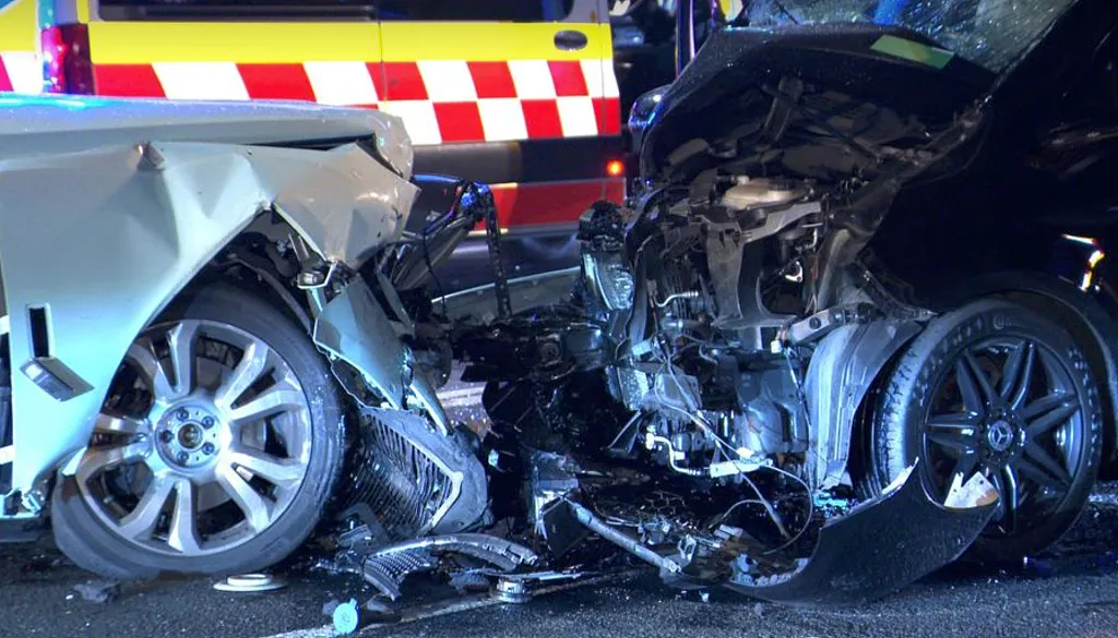 悉尼街头惨烈车祸!华女涉嫌酒后驾驶,开劳斯莱斯与奔驰猛撞,现场一片狼藉(视频/组图) - 7