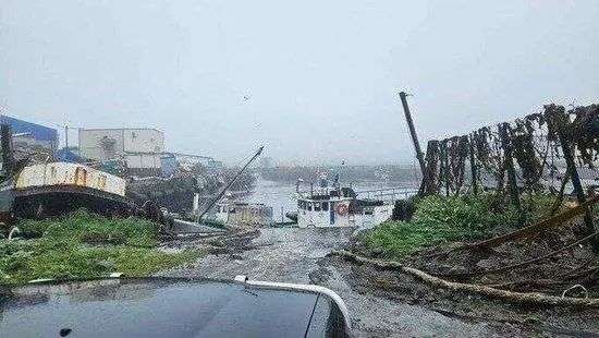 俄罗斯地震后，海啸淹没2000人港口城镇