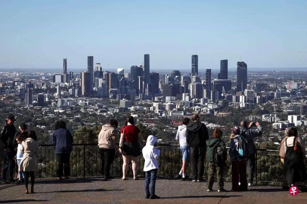 澳洲政府说,由于政策成功控制国际学生人数,明年将额外提供2.5万个招生名额。 (法新社)