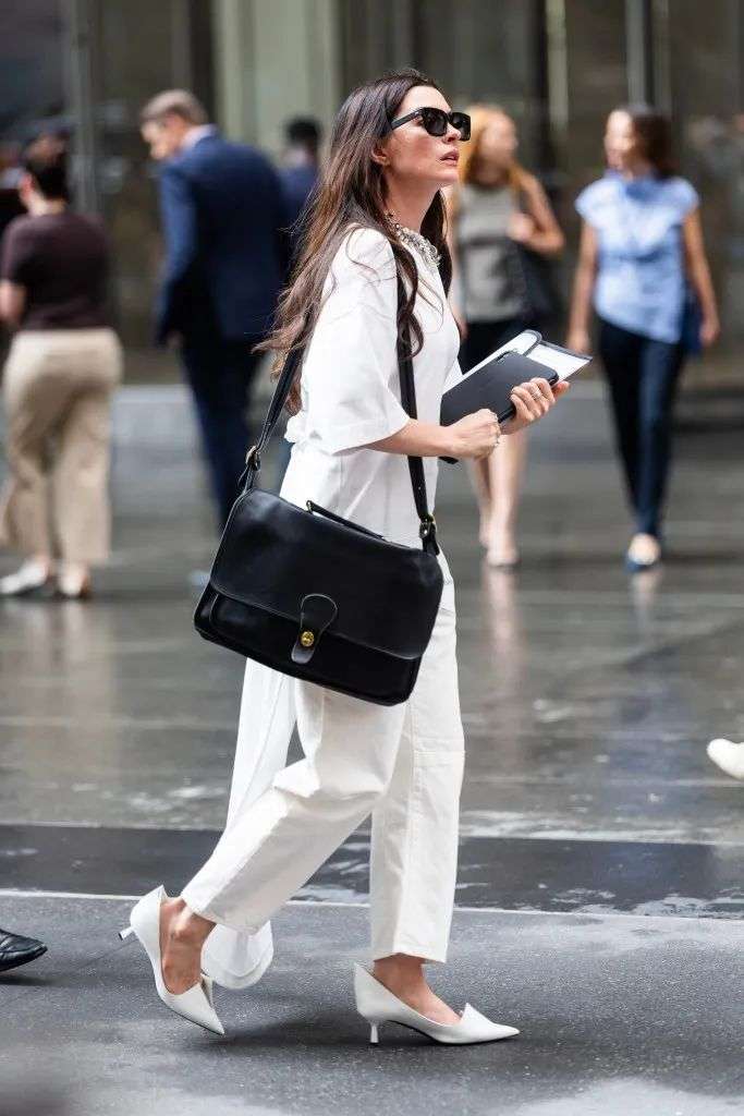 Anne Hathaway is seen filming 'The Devil Wears Prada 2' in Midtown on July 25, 2025 in New York City.