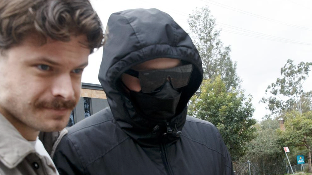 悉尼警员当街殴打裸女，拍视频炫耀！受害者患精神疾病，下体被喷辣椒水，惨遭踹头拖行（视频/组图） - 1