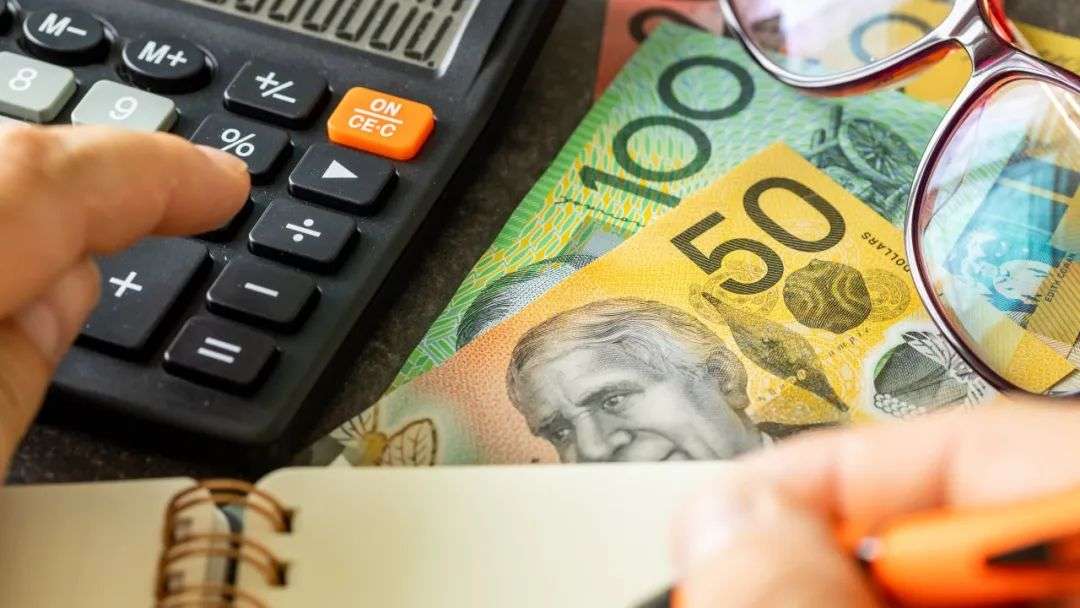 More than nine million Australians struggling with less than $1000 in the  bank, new research from Finder reveals | Sky News Australia
