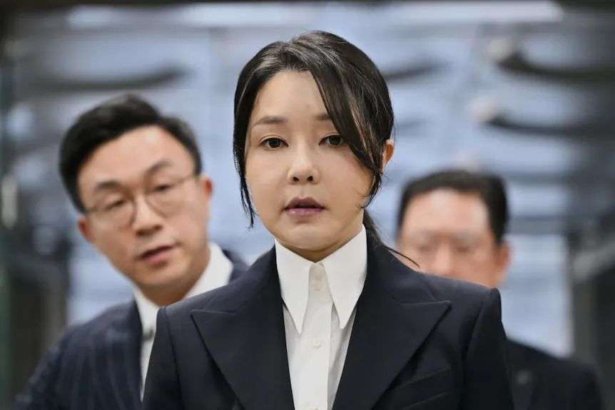 Kim Keon Hee dressed in black