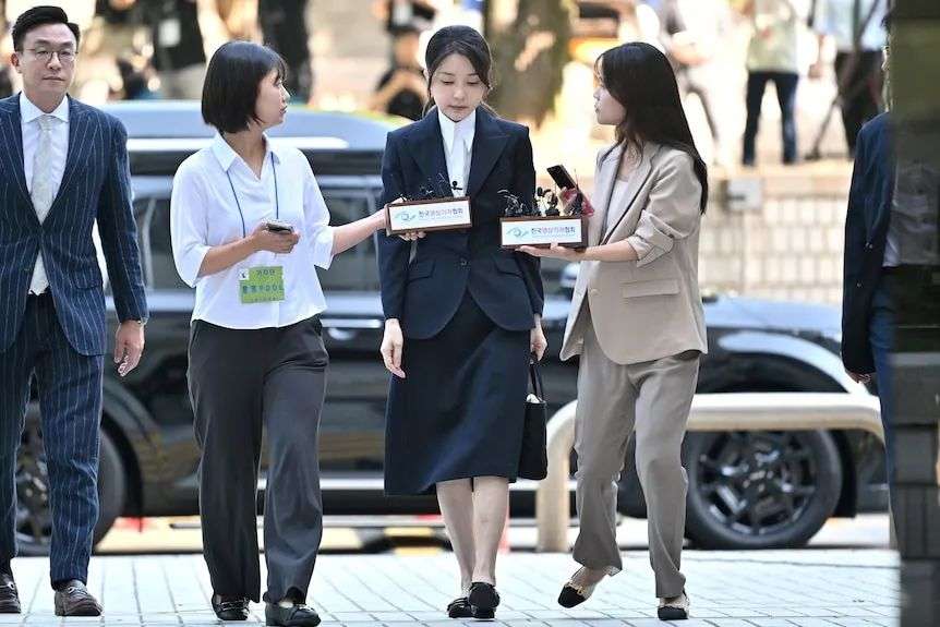金建希