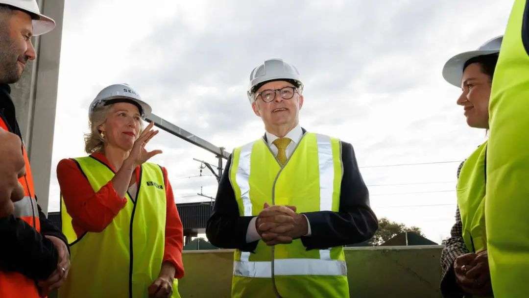 Anthony Albanese, with Housing and Homelessness Minister Clare O'Neil (left). Picture: NewsWire / Nadir Kinani