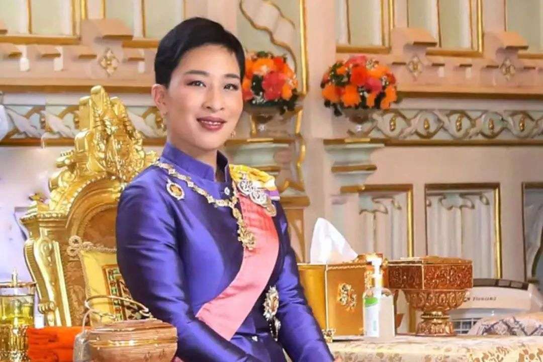 Bangkok Post - Princess Bajrakitiyabha receives military promotion from HM the King