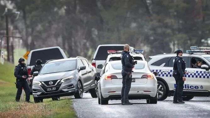 德兹·弗里曼的追捕行动已进入第六天,CIRT 和 SOG 警员已抵达现场。图片:David Caird /NewsWire