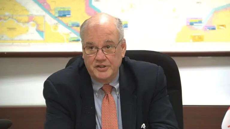 Former CSIS director Ward Elcock says it's unsurprising that Chinese STEM students are facing a more strict vetting process. (Radio-Canada)