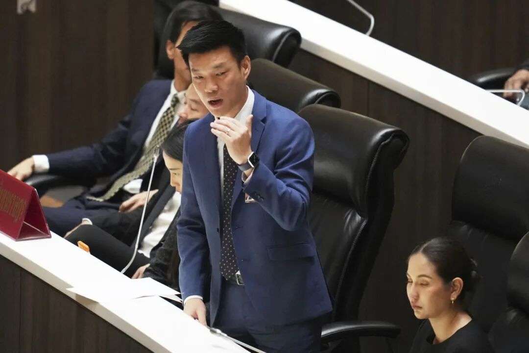 当地时间2025年9月5日，泰国曼谷，人民党领袖纳塔蓬在议会发表讲话。视觉中国/图