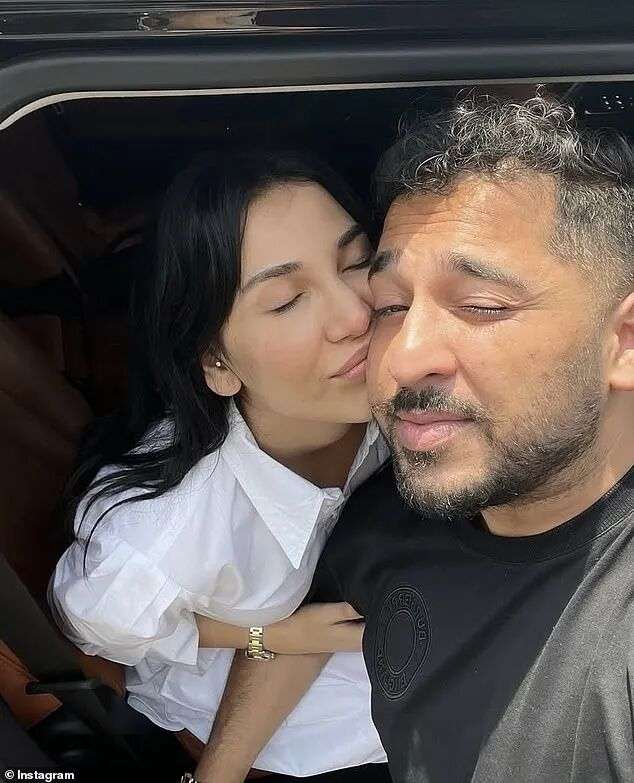 今年早些时候,在伊夫蒂哈尔的生日那天,曾获得 2012 年薇婷年度超模奖的里兹维分享道,他的“爱与理解无处不在”