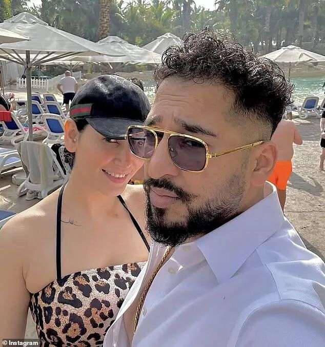 回到巴基斯坦,伊夫蒂哈尔还有另一位妻子——超级名模兼演员阿比尔·里兹维