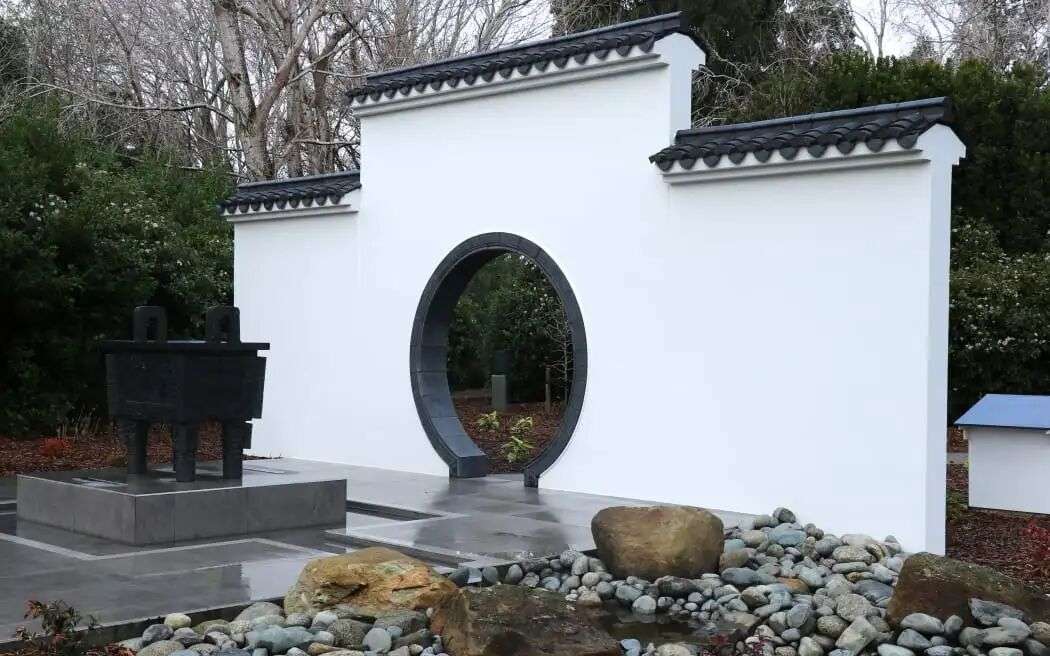The Suqian Friendship Garden in Queens Park opened in June 2020, marking another milestone in the long-standing relationship between Invercargill and Suqian City in Jiangsu Province, China.