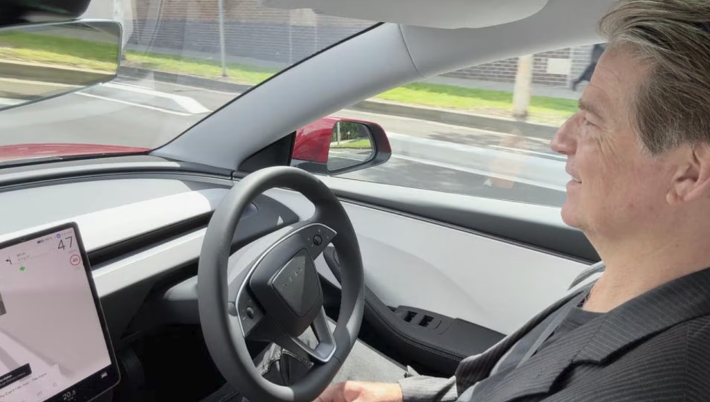 自动驾驶就是“画大饼”！澳洲数千车主起诉特斯拉，花钱升级一场空（组图） - 1