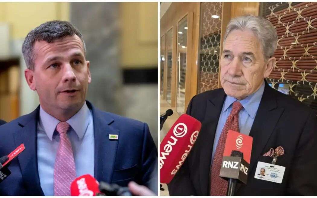 温斯顿·彼得斯表示，他建议恒天然应该接受更多监管，这不是一种威胁，而是“议会的职责”，而大卫·西摩则表示，政客们应该把这些决定权留给那些“奶牛”。