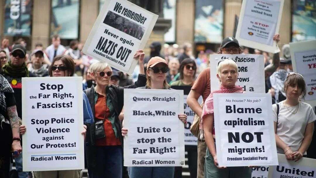 墨尔本的反抗议者表示,他们正在为边缘群体发声。图片:NewsWire / Luis Enrique Ascui