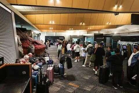Delays at Wellington Airport due to high winds.