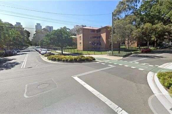 乔治街和约翰街的街景。