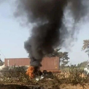 42死50伤! 油罐车惊天爆炸 人们哄抢燃油 下秒被炸飞 火海吞噬 焦尸遍地