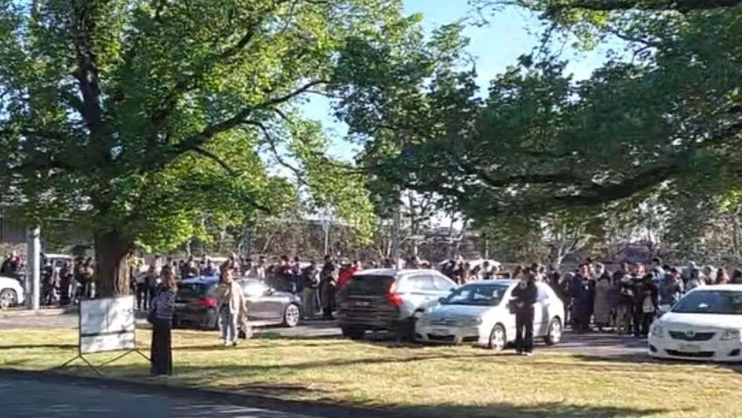 Train users line up for buses at Darling Station after services on Glen Waverley go down. Source: Facebook/James Cox