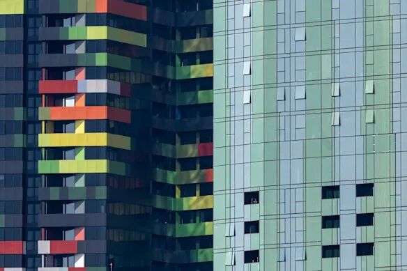 Unit prices in inner Melbourne have plummeted over the last year.