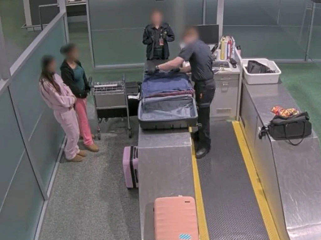 18岁少女从香港入境澳洲,刚下飞机就被捕!行李箱内竟是…(组图) - 2