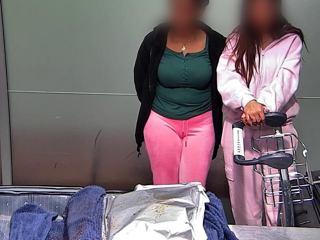 18岁少女从香港入境澳洲,刚下飞机就被捕!行李箱内竟是…(组图) - 3